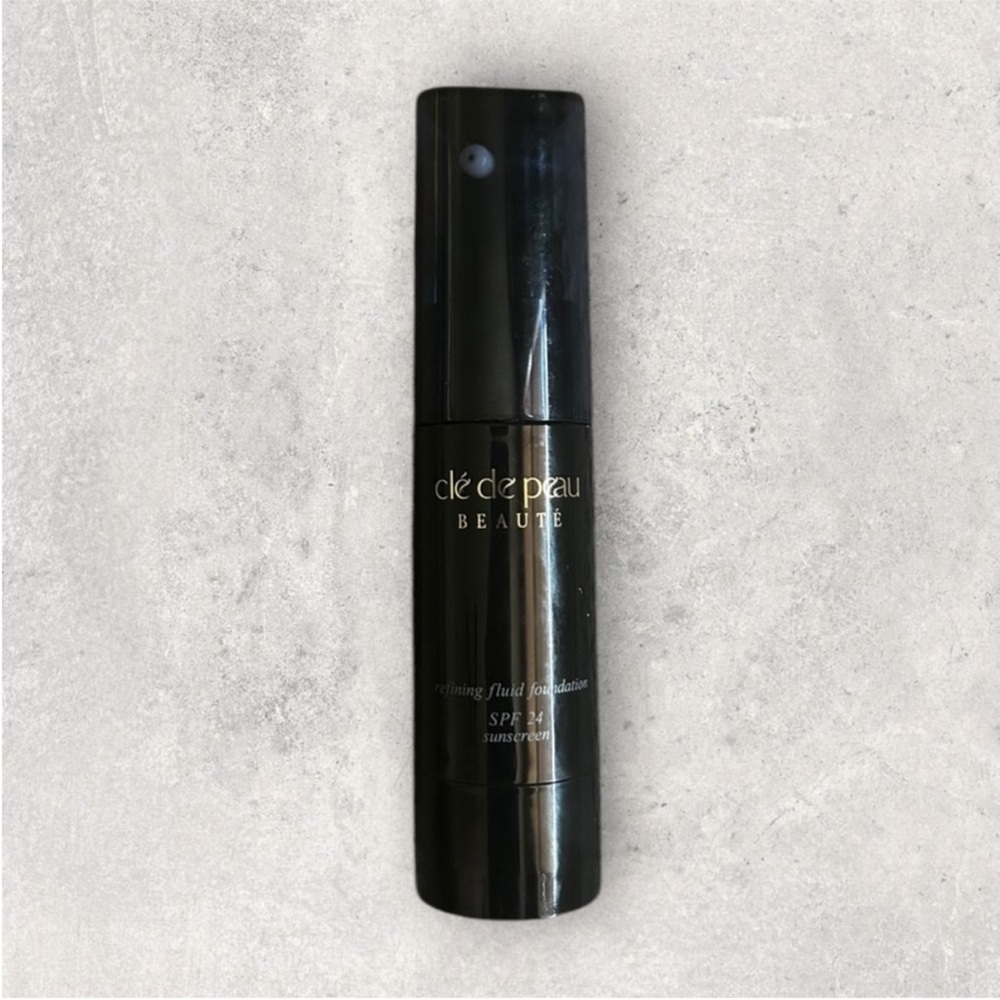 Cle De Peau Beaute Refining Fluid Foundation Spf 24 Color 010